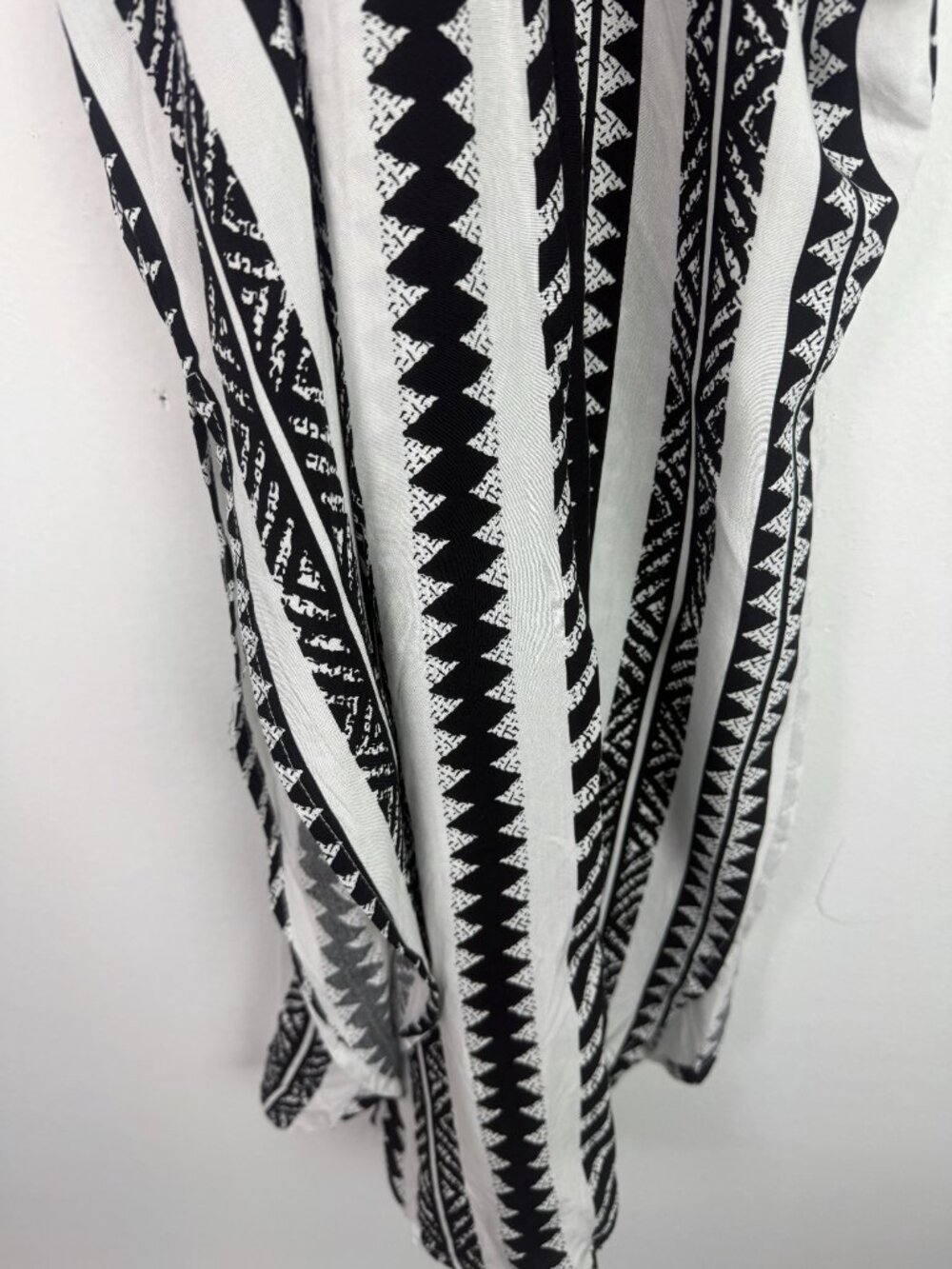 NWT Cupshe Geo Striped Surplice Sleeveless Straight Leg Jumpsuit Size Medium M - Picture 5 of 16